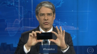 #FicaADica: Willian Bonner para o Jornal Nacional para ensinar telespectadores a filmar com celular