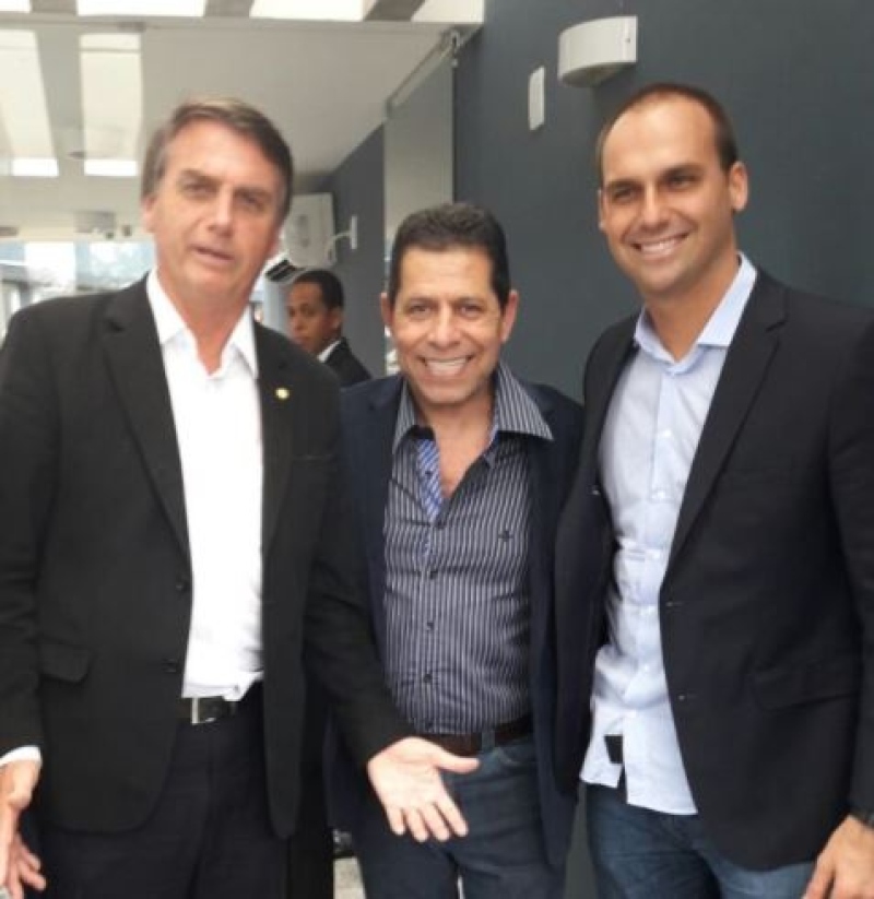 Jair Bolsonaro, Adilson Barroso e Eduardo Bolsonaro