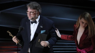 Guillermo del Toro e Emma Stone no Oscar 2018. Foto: REUTERS/Lucas Jackson