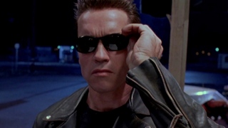 Schwarzenegger acorda após cirurgia cardíaca e diz: 'I'm back'