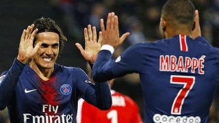 Cavani e Mbappé comemoram gol do Paris Saint-Germain