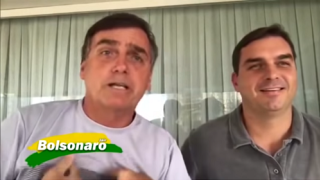 Em vídeo de 2017, Jair Bolsonaro critica foro privilegiado ao lado do filho Flávio Bolsonaro