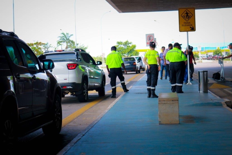 Fiscalização de agentes da Sesmu no Aeroporto de Palmas