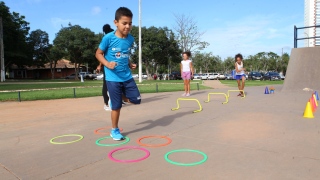Crianças a partir dos 4 e 5 anos já podem iniciar atividades esportivas, conforme educadora física 
