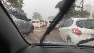 Chuvas causam problemas no trânsito
