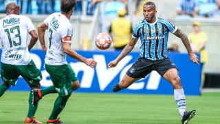 Jael, atacante, em ação pelo Grêmio