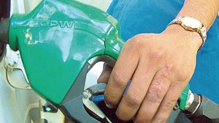 Gasolina tem a primeira alta do ano e fica 1,1% mais cara nos postos de combustível