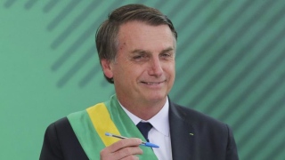 Projeto que proíbe casamento antes dos 16 anos de idade é sancionado por Bolsonaro