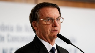 Ministério da Economia estuda reduzir impostos de empresas, anuncia Bolsonaro