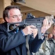 Presidente da República Jair Bolsonaro usa arma durante viagem oficial a Israel