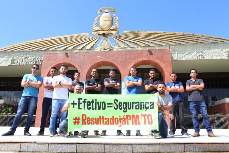 Grupo se reuniu em frente ao Palácio do Araguaia na Capital