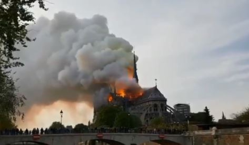 incêndio Paris