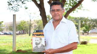 Escritor lança o livro em Palmas 