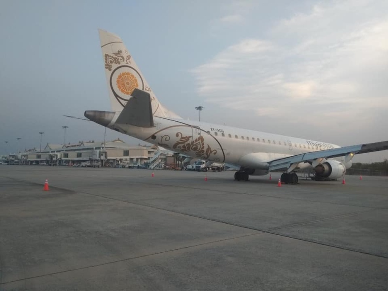 Avião Myanmar National Airlines 2