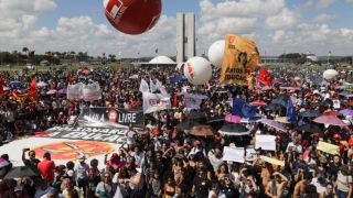 Protesto realizado em 15 de maio contra cortes em universidades 