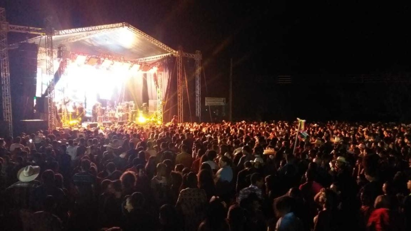 Miracema reuniu 15 mil pessoas em show do Mano Walter na noite de ontem
