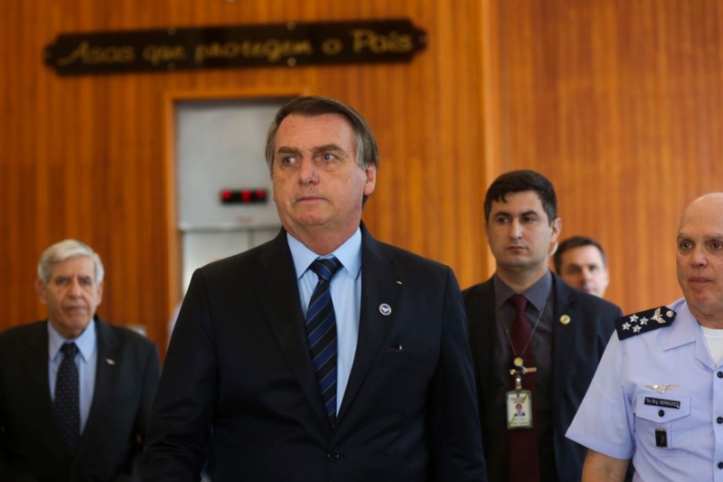 O presidente Jair Bolsonaro falam à imprensa
