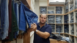 Edson Araújo tem uma loja de confecções em Taquaralto e vem para Goiânia renovar seu estoque