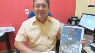 Eliosmar Veloso, o organizado do anuário, e a edição do ano passado