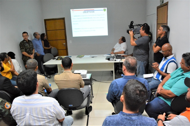 Reunião em Araguaína com representares de entidades, gestores e exército 