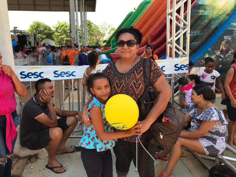 Maria Ramos, de 46 anos, levou a filha Isabella, de 6, para curtir as brincadeiras bem cedinho
