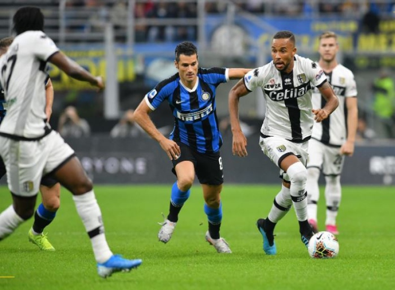 Inter empata com o Parma em casa e perde chance de passar a Juventus no
