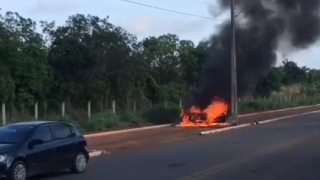 carro em chamas