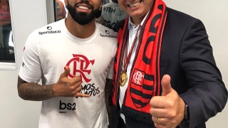 Witzel publicou no Twitter foto que tirou com Gabriel, atacante do Flamengo
