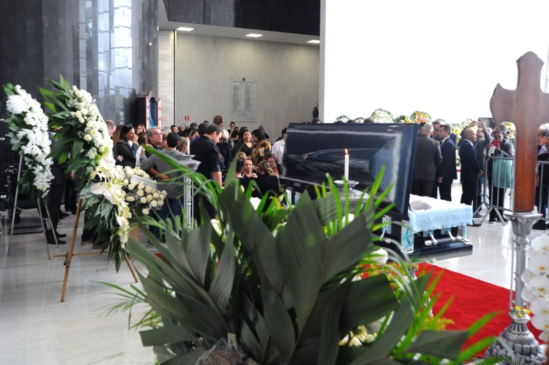 Corpo do apresentar Gugu Liberato é velado na Assembleia Legislativa de São Paulo