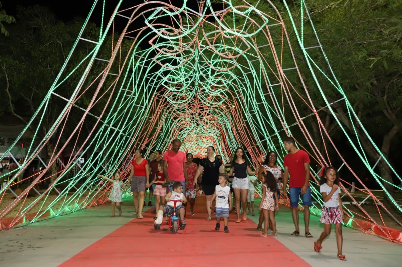Luzes de Natal são acesas na Theotônio Segurado e decoração inaugurada no  Parque Cesamar