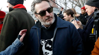 Joaquin Phoenix é detido em protesto organizado por Jane Fonda em Washington