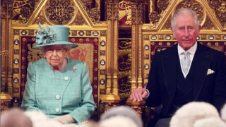 Rainha Elizabeth II e príncipe Charles