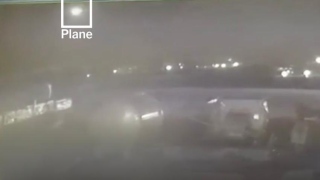 Imagem da câmera de segurança mostra mísseis iranianos que atingiram avião ucraniano 