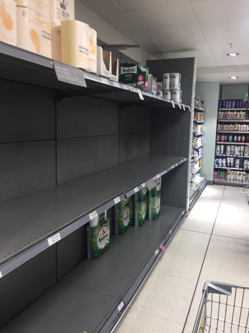 Produtos começam a faltar nas prateleiras dos supermercados em Londres