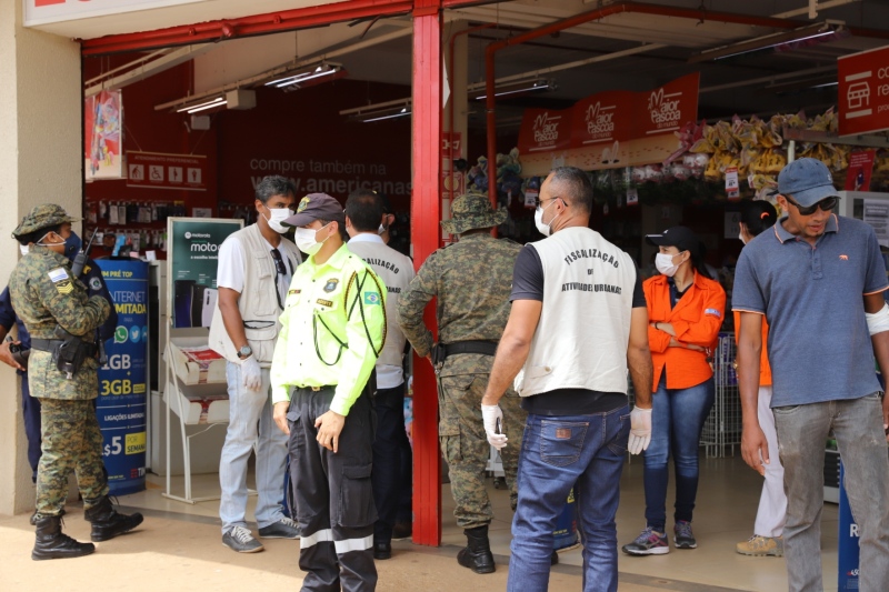 Agentes ordenaram o fechamento de uma loja de departamento da Avenida Tocantins