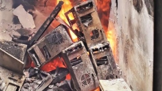Bombeiros combatem incêndio em escola abandonada em Nova Olinda