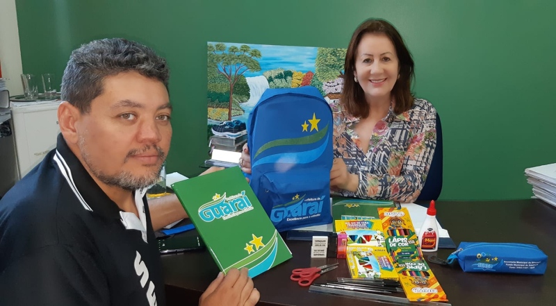 Secretário da Educação e Cultura, Sebastião Mendes e a prefeita Lires Ferneda