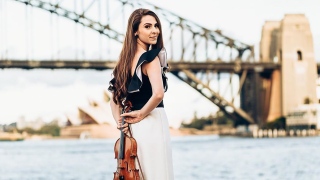 A violinista brasileira Anna Murakawa, 30, que vive em Sydney há quatro anos - Raquel Pires/Divulgaç