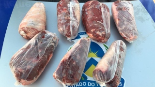 Pedaços de carne furtados apreendidos pela PM