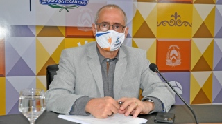 Secretário da Saúde Edgar Tollini em coletiva