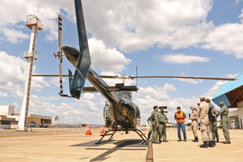 Helicóptero do Ibama auxilia na fiscalizar e combater incêndios florestais 