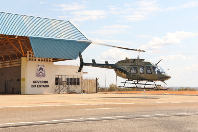Helicóptero do Ibama auxilia na fiscalizar e combater incêndios florestais