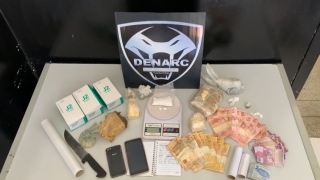 Cocaína, maconha e outros produtos apreendidos pela Denarc