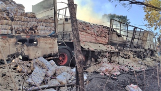 Veículo e carga são destruídos pelo fogo