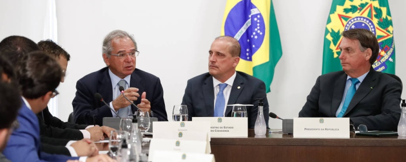 Ministro Paulo Guedes (Economia), ministro Onyx Lorenzoni (Cidadania) e o presidente Jair Bolsonaro 