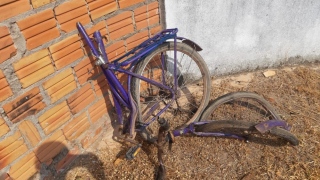 Bicicleta ficou partida devido acidente em Campos Lindos 