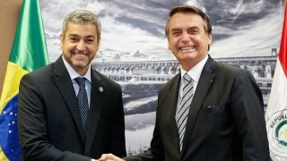 Bolsonaro publicou nas redes sociais uma foto com o presidente do país vizinho, Mario Abdo Benítez