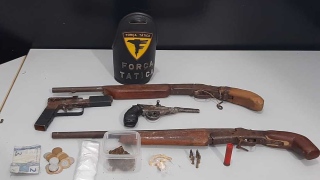 Armas apreendidas com suspeito detido