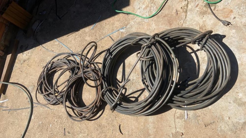 Maquinas e cabos furtados que foram recuperados pela Polícia Civil