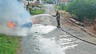 Momento da ação dos bombeiros